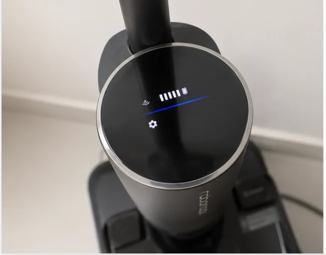 Top display of my Roborock A30 Pro showing battery level and status indicators