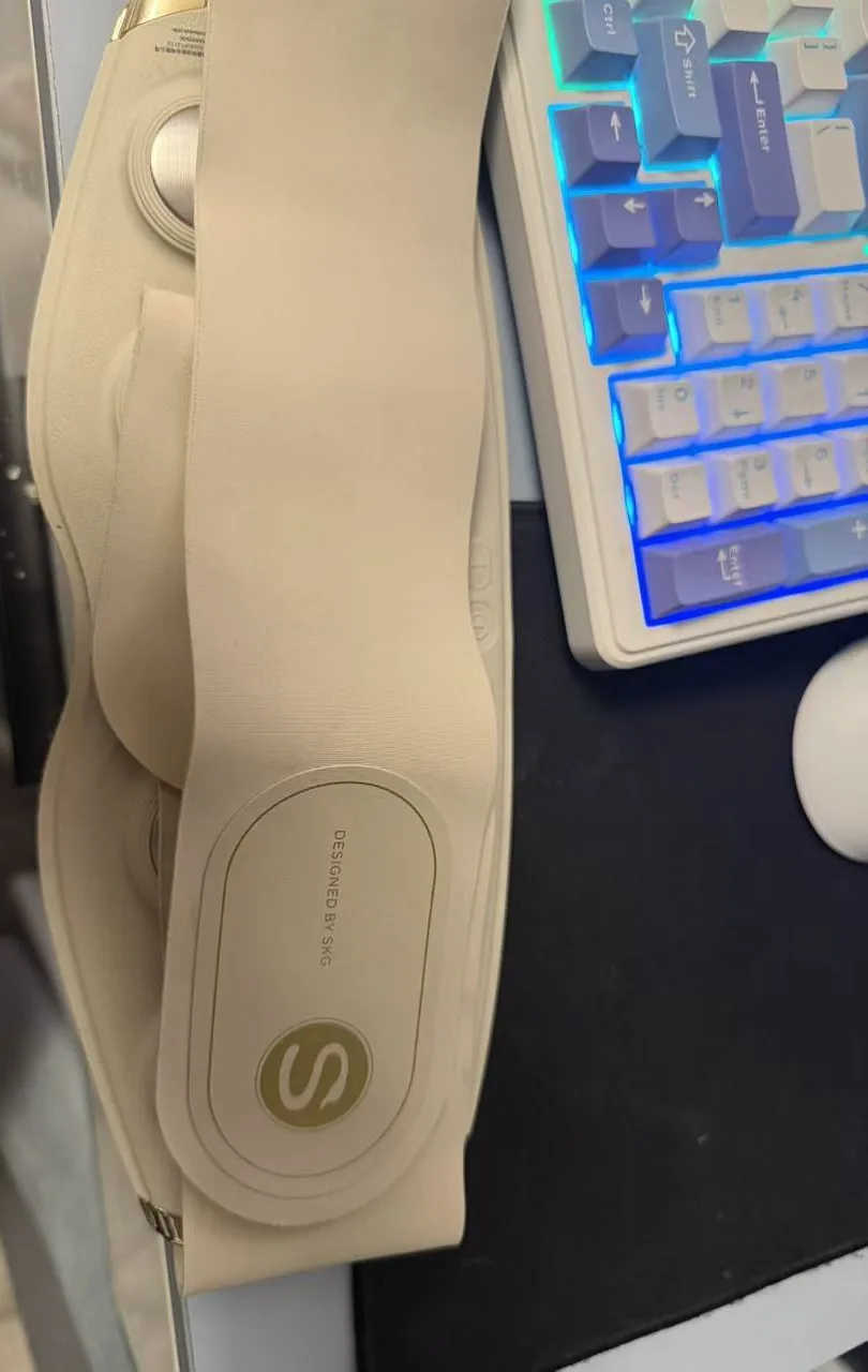 The SKG G5 waist massager showing its wrap-around strap and the DESIGNED BY SKG control pod